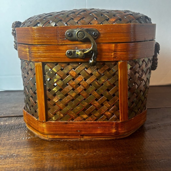 Rare  Vintage Wicker Wood Brass Trinket Basket Box with Metal Clasp - Picture 3 of 8